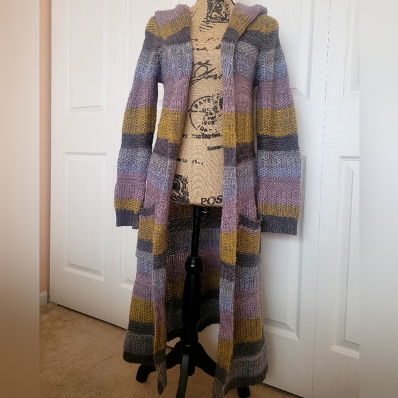 🩶 Hem & Thread Cardigan - Picture 1 of 5